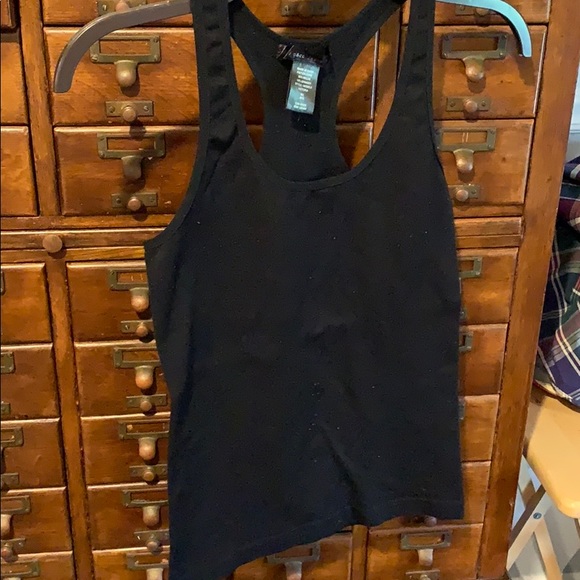 4 tops, smoke & pet free home - Picture 3 of 8